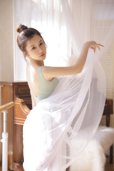 精灵俏女巫